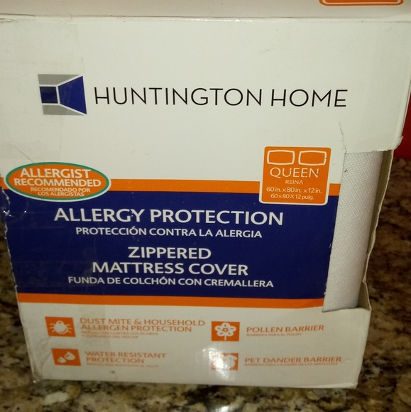 Hunnington Home Bedding 213 Huntington Home Zippered Mattress Cover